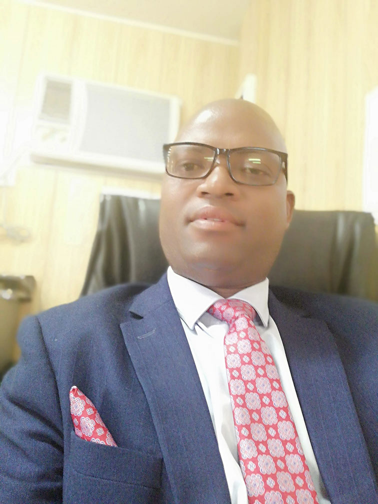 LED-senior-manager-756x1008